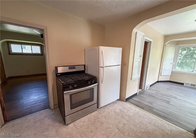 3rd image of 145 S Lakeview Ave, Youngstown, OH 44509 | MLS# 5212060