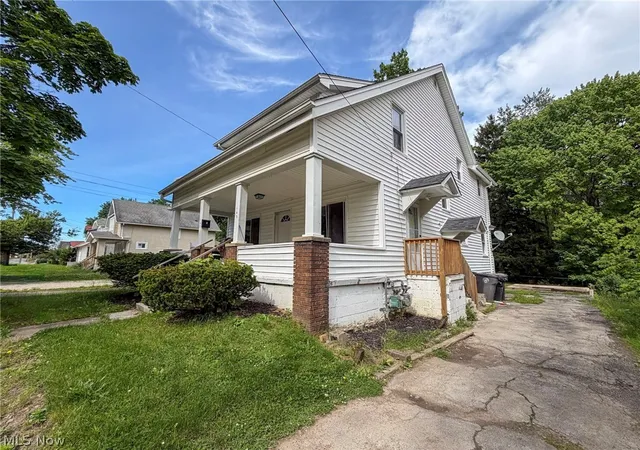 Listing Photo 2 - Condo for sale in building located at 145 S Lakeview Ave, Youngstown, OH 44509 - Unit #