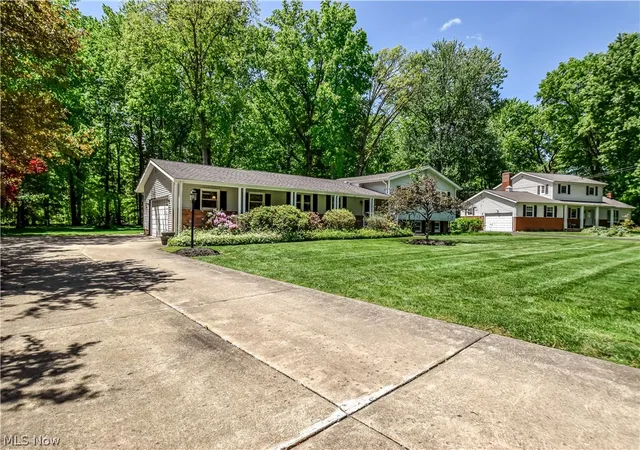 2nd image of 9412 Beaver Creek Dr, Mentor, OH 44060 | MLS# 5212176
