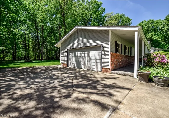 Homes for sale in Mentor, OH | 9412 Beaver Creek Dr, Mentor, OH 44060 | MLS# 5212176