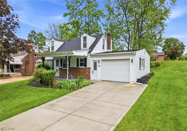 Photo 1 of Single family home for sale at 2413 W Manor Ave, Youngstown, OH 44514 | MLS# 5212797 | Listing updated on 2026-08-26