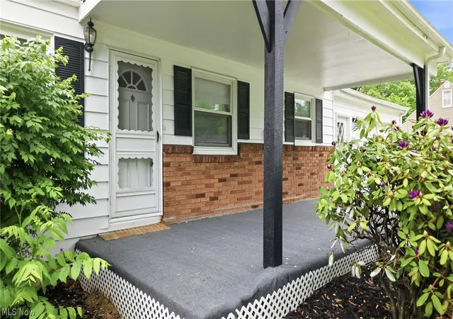 Photo 3 of Single family home for sale at 2413 W Manor Ave, Youngstown, OH 44514 | MLS# 5212797 | Listing updated on 2026-08-26