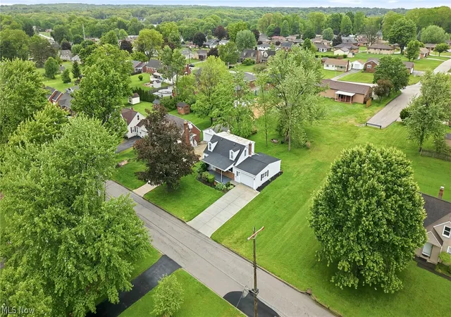 Photo 3 of Single family home for sale at 2413 W Manor Ave, Youngstown, OH 44514 | MLS# 5212797 | Listing updated on 2026-08-26