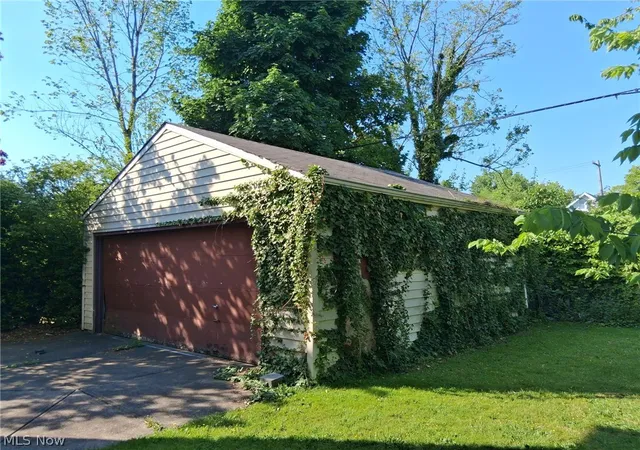 Homes for sale in Cleveland, OH | 930 Evangeline Rd, Cleveland, OH 44110 | MLS# 5212215