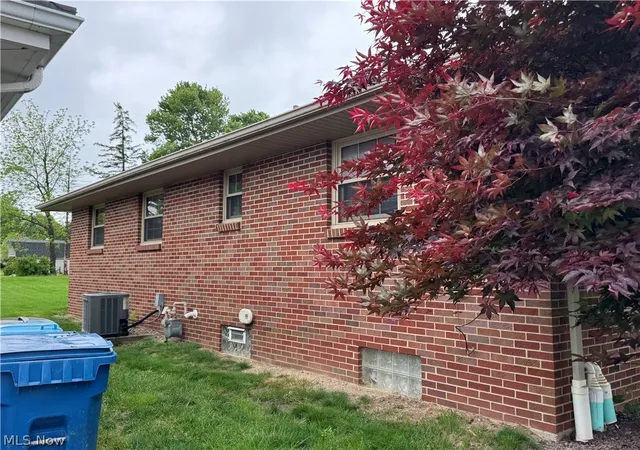 4th image of 592 W Omar St, Struthers, OH 44471 | MLS# 5212886