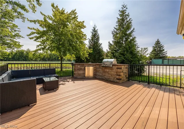 Homes for sale in Elyria, OH | 354 Pin Oak Cir, Elyria, OH 44035 | MLS# 5193045