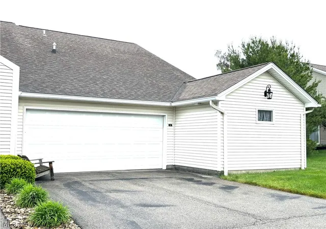 Photo 3 of Condo for sale at 12 Cambridge Glen, Columbiana, OH 44408 | MLS# 5212653 | Listing updated on 2026-09-01