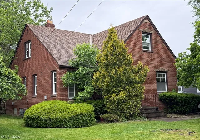 Photo 3 of Single family home for sale at 5916 Pearl Rd, Cleveland, OH 44130 | MLS# 5212964 | Listing updated on 2026-08-20