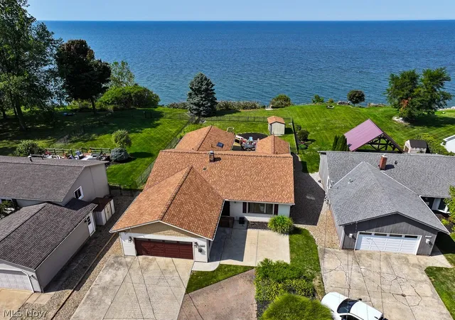 3rd image of 33091 Lake Shore Blvd, Eastlake, OH 44095 | MLS# 5212974