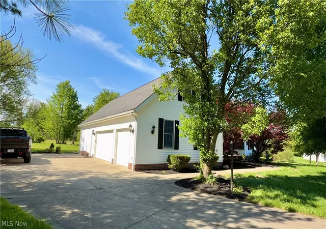 4th image of 11379 Woodiebrook Rd, Chardon, OH 44024 | MLS# 5212978
