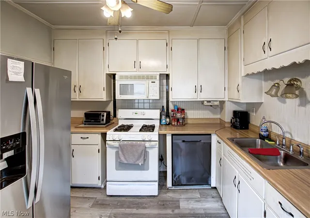 4th image of 25 Forbes Rd, Bedford, OH 44146 | MLS# 5213115