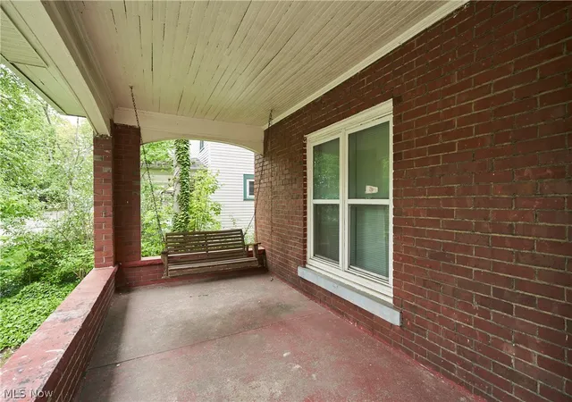 Photo 3 of Single family home for sale at 227 S Balch St, Akron, OH 44302 | MLS# 5212128 | Listing updated on 2026-08-28