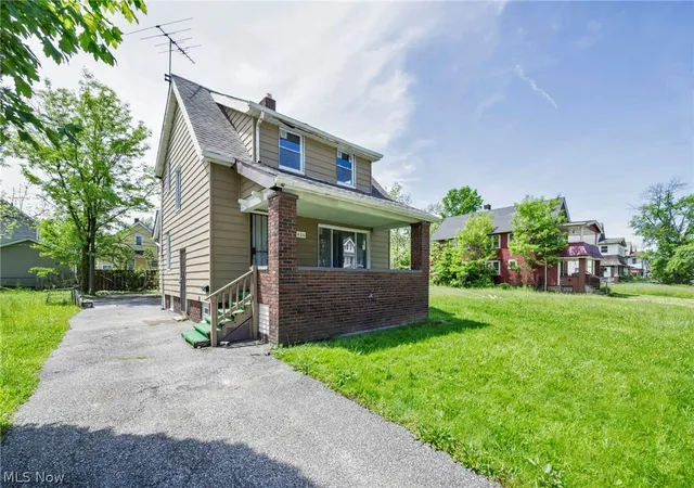 Homes for sale in Cleveland, OH | 11400 Continental Ave, Cleveland, OH 44104 | MLS# 5211590
