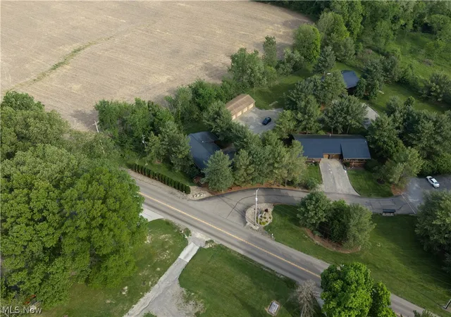 2nd image of 3188 Schneiders Xing Rd Nw, Dover, OH 44622