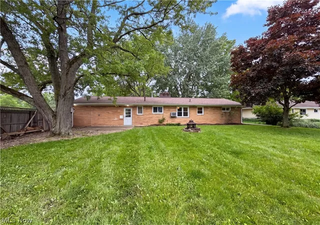 Photo 5 of Single family home for sale at 36700 Lakeland Dr, Avon, OH 44011 | MLS# 5213285 | Listing updated on 2026-07-29