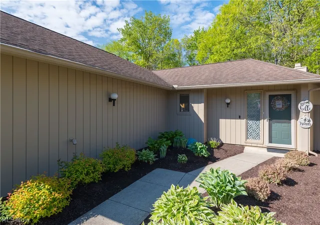 Listing Photo 3 - Condo for sale in building located at 33125 Cedar Br Cir, North Ridgeville, OH 44039