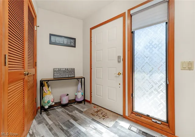 Listing Photo 4 - Condo for sale in building located at 33125 Cedar Br Cir, North Ridgeville, OH 44039