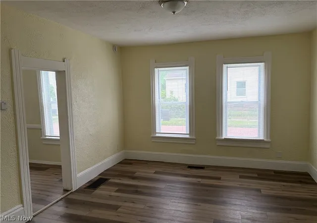 Listing Photo 4 - Condo for sale in building located at 2100 W 95th St, Cleveland, OH 44102