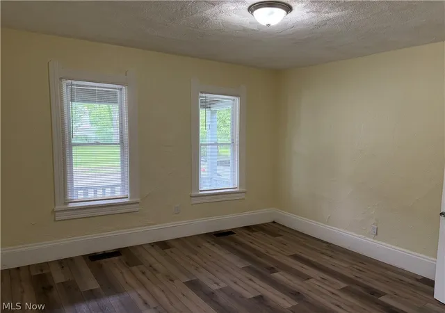 Listing Photo 5 - Condo for sale in building located at 2100 W 95th St, Cleveland, OH 44102