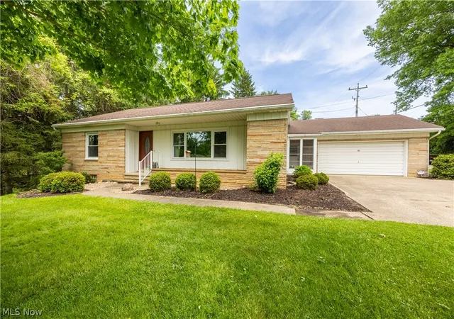 Homes for sale in Millersburg, OH | 32 Lakeview Dr, Millersburg, OH 44654 | MLS# 5213038