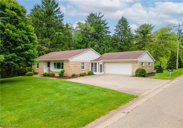 Homes for sale in Millersburg, OH | 32 Lakeview Dr, Millersburg, OH 44654 | MLS# 5213038