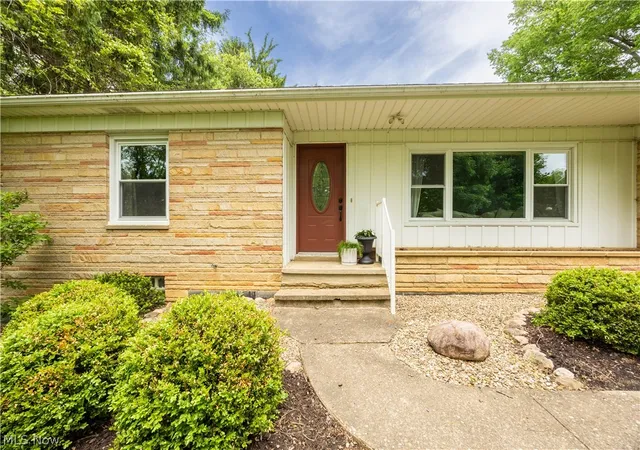 Homes for sale in Millersburg, OH | 32 Lakeview Dr, Millersburg, OH 44654 | MLS# 5213038