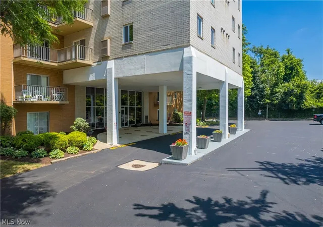 Homes for sale in North Olmsted, OH | 3675 Clague Rd #306, North Olmsted, OH 44070 | MLS# 5212512