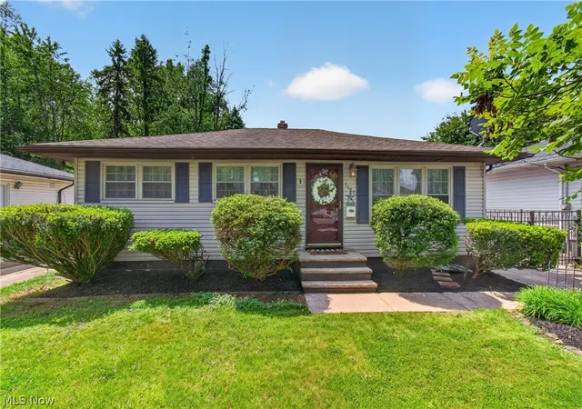 Homes for sale in Cleveland, OH | 1105 Birch Ln, Cleveland, OH 44109 | MLS# 5213354