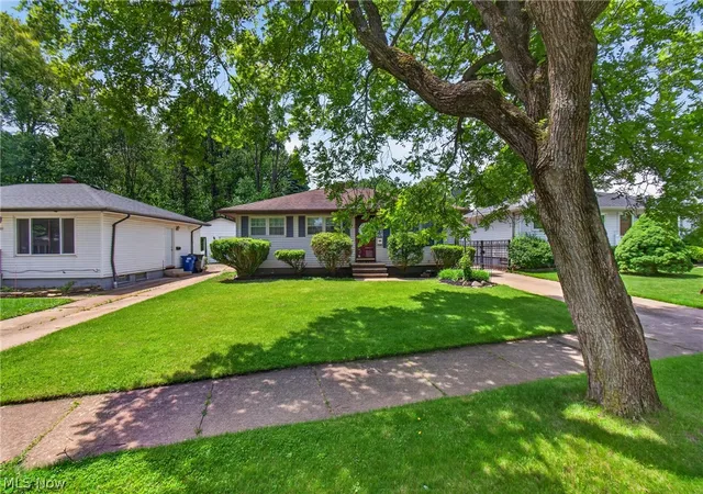 Homes for sale in Cleveland, OH | 1105 Birch Ln, Cleveland, OH 44109 | MLS# 5213354