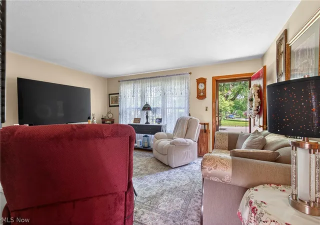 Homes for sale in Cleveland, OH | 1105 Birch Ln, Cleveland, OH 44109 | MLS# 5213354