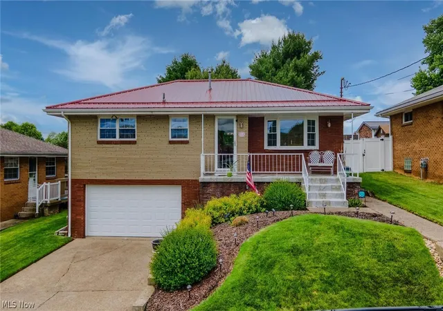 Photo 1 of Single family home for sale at 256 Fernwood Ave, Weirton, WV 26062 | MLS# 5213572 | Listing updated on 2026-08-17
