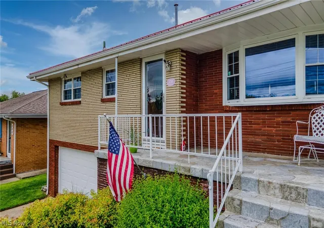 Homes for sale in Weirton, WV | 256 Fernwood Ave, Weirton, WV 26062 | MLS# 5213572