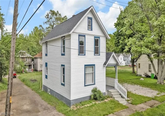 Homes for sale in Alliance, OH | 452 E Summit St, Alliance, OH 44601 | MLS# 5213638