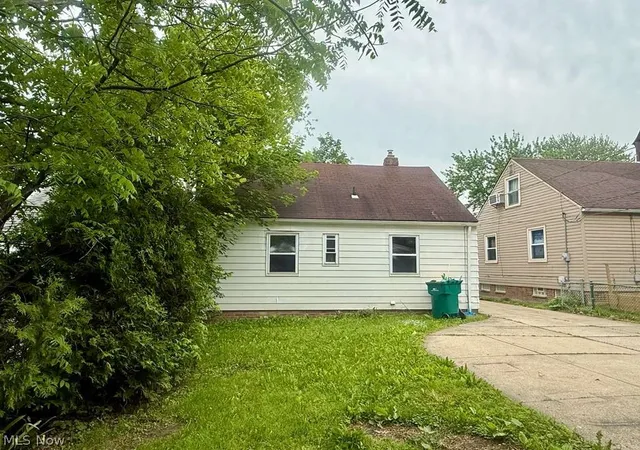 Photo 3 of Sale Pending at 15811 Maplewood Ave, Maple Heights, OH 44137 | MLS# 5213629 | Listing updated on 2026-07-18