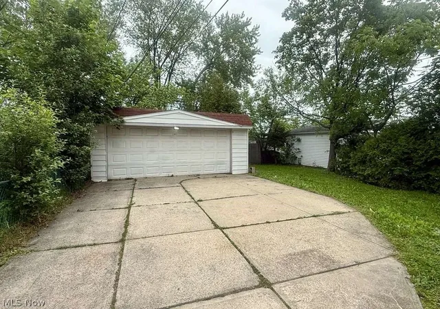 Photo 3 of Sale Pending at 15811 Maplewood Ave, Maple Heights, OH 44137 | MLS# 5213629 | Listing updated on 2026-07-18
