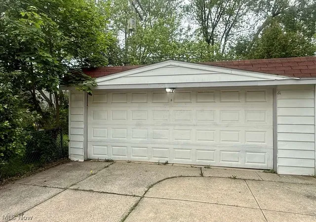Photo 4 of Sale Pending at 15811 Maplewood Ave, Maple Heights, OH 44137 | MLS# 5213629 | Listing updated on 2026-07-18