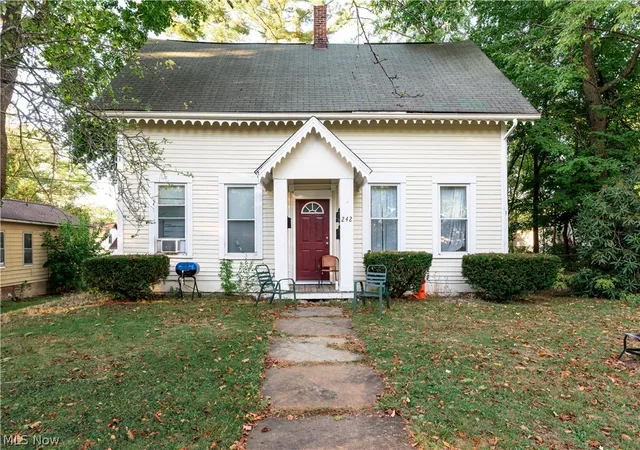 Homes for sale in Ravenna, OH | 242 W Highland Ave, Ravenna, OH 44266 | MLS# 5213026