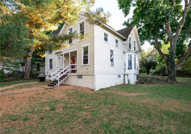 Homes for sale in Ravenna, OH | 242 W Highland Ave, Ravenna, OH 44266 | MLS# 5213026