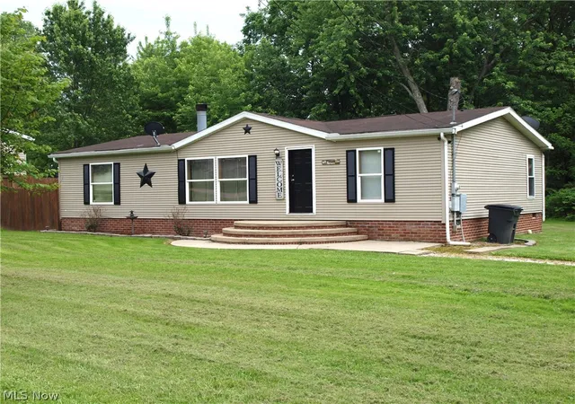 1st image of 3000 3rd St Se, Canton, OH 44707 | MLS# 5213550