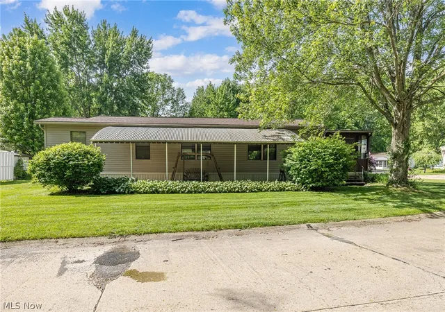 Homes for sale in Olmsted Twp, OH | 4 Overland Dr, Olmsted Twp, OH 44138 | MLS# 5213045