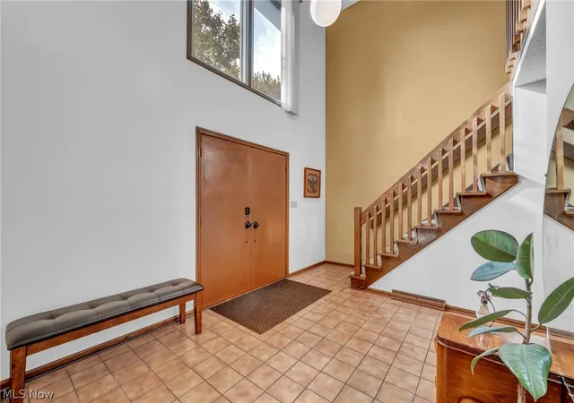 Photo 3 of Sale Pending at 3379 S Smith Rd, Fairlawn, OH 44333 | MLS# 5212740 | Listing updated on 2026-08-24