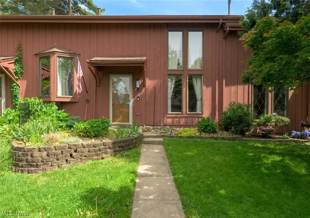 Homes for sale in Ravenna, OH | 6235 Gladys St #2, Ravenna, OH 44266 | MLS# 5213410