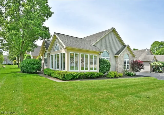 1st image of 1103 Willow Brook Dr Ne, Warren, OH 44483 | MLS# 5213434
