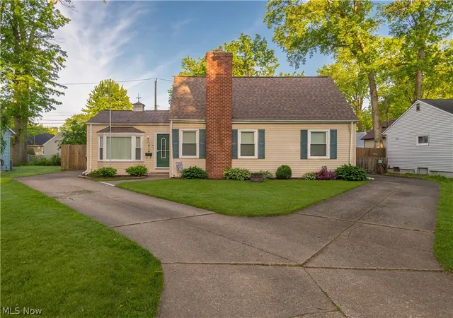 Homes for sale in Avon Lake, OH | 318 Bellaire Rd, Avon Lake, OH 44012 | MLS# 5211346