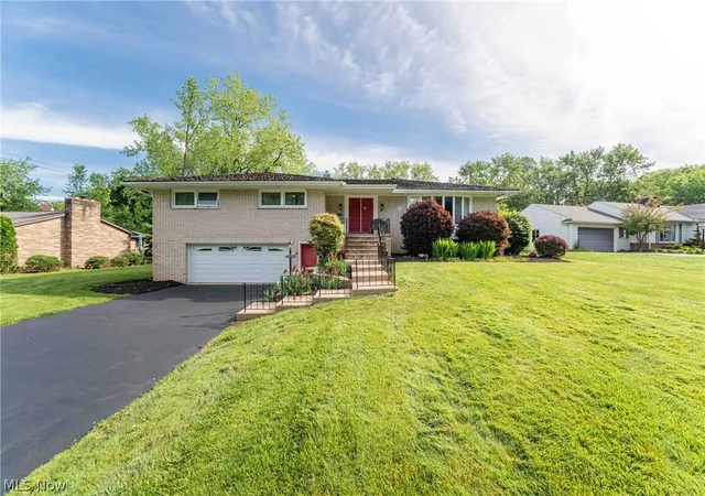 Homes for sale in Shaker Heights, OH | 23225 Bryden Rd, Shaker Heights, OH 44122 | MLS# 5211269
