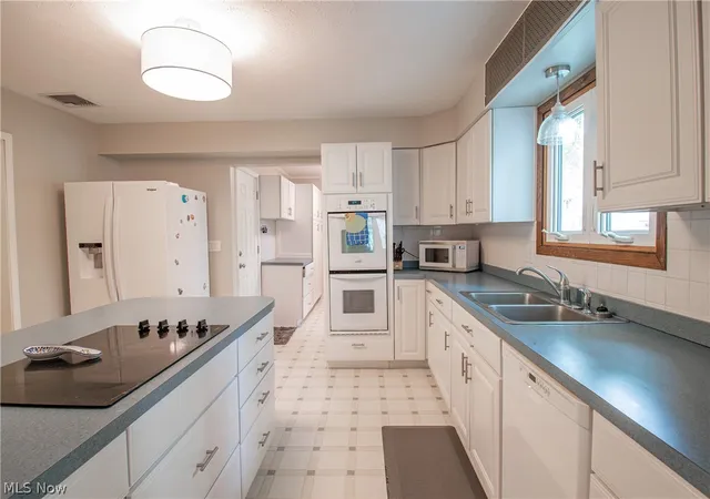 5th image of 300 Tanglewood Trl, Wadsworth, OH 44281 | MLS# 5213202
