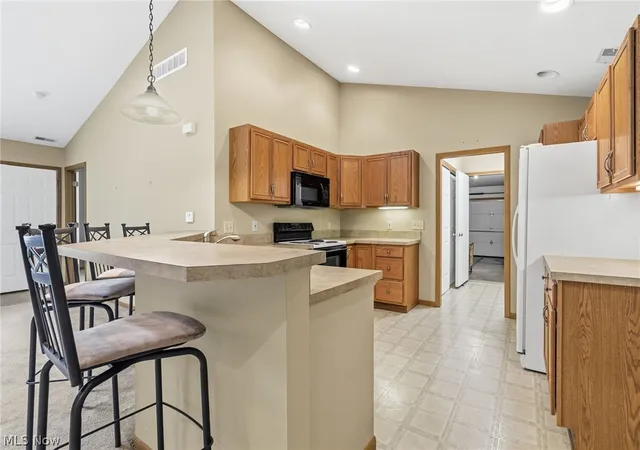 Photo 4 of Condo for sale at 8717 Dublin Ridge Cir NW, Massillon, OH 44646 | MLS# 5213878 | Listing updated on 2026-10-30