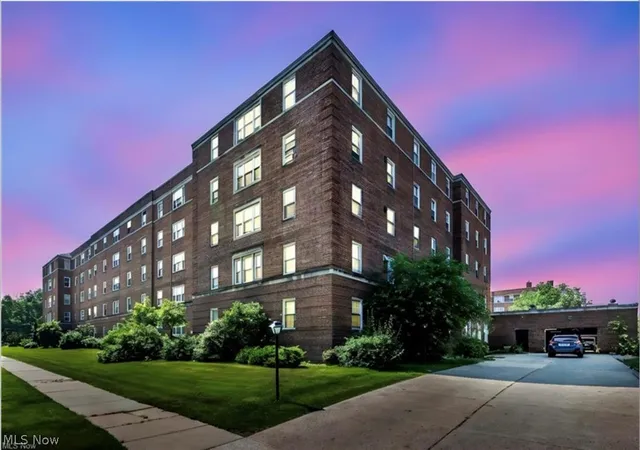 Homes for sale in Shaker Heights, OH | 13800 Fairhill Rd #420, Shaker Heights, OH 44120 | MLS# 5213991