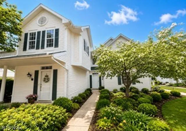 Homes for sale in North Olmsted, OH | 244 Vista Cir #15B, North Olmsted, OH 44070 | MLS# 5213408