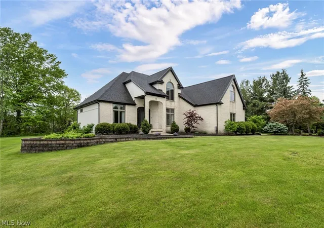 Homes for sale in Brecksville, OH | 9871 Highland Dr, Brecksville, OH 44141 | MLS# 5213926